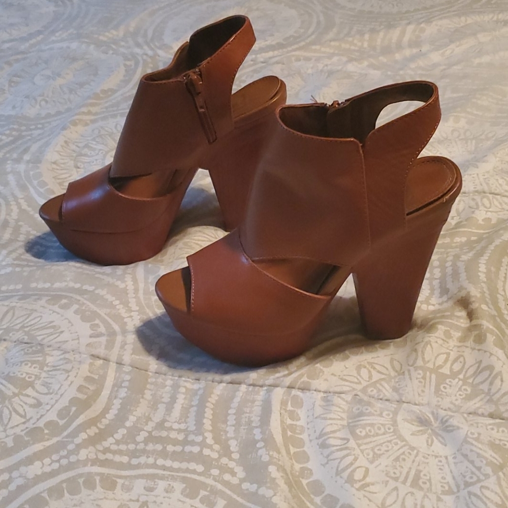 Gianni Bini Platform Sandals Size 6